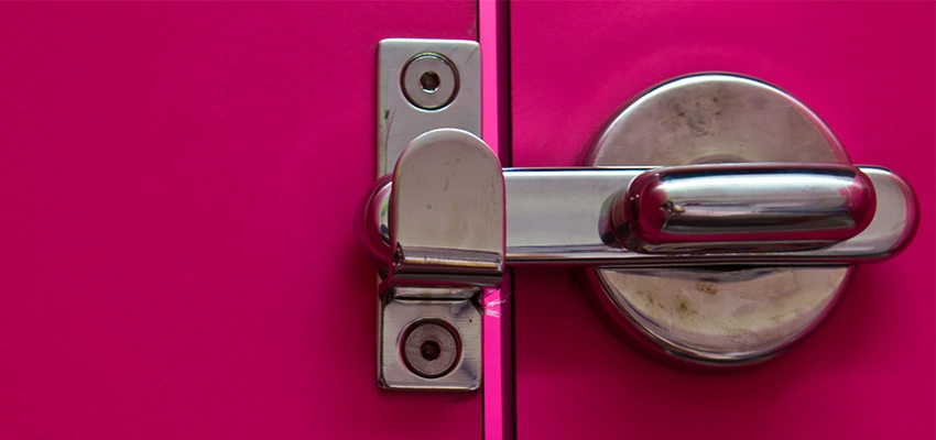 Childproof Gate Lock in Farmersville, California