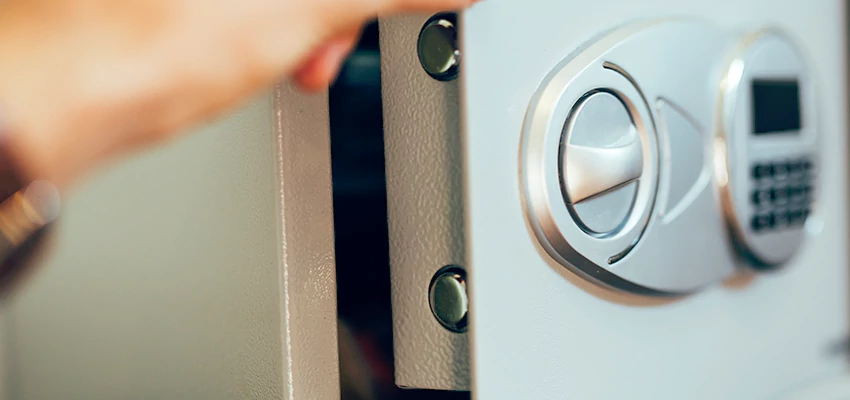 Fingerprint Safe Openers in Farmersville, CA