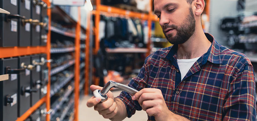 Locksmith For Retail Stores Lockout Services in Farmersville, California